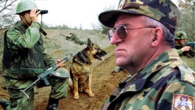 I dënuar për krime kundër njerëzimit/ Komandanti famëkeq i luftës së Kosovës shpallet qytetar nderi në Serbi