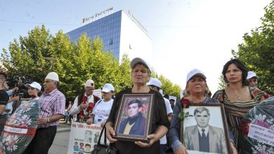 Familjarët e të zhdukurve ‘lusin’ Bashkinë e Korçës të anuloj performancën e Goran Bregoviqit Familjarët e të zhdukurve ‘lusin’ Bashkinë e Korçës të anuloj performancën e Goran Bregoviqit