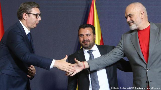“Rajoni fuçi baruti”/ Mediat gjermane: Rama, Vuçiç dhe Zaev kërkojnë mbështetjen e Berlinit për Ballkanin e Hapur “Rajoni fuçi baruti”/ Mediat gjermane: Rama, Vuçiç dhe Zaev kërkojnë mbështetjen e Berlinit për Ballkanin e Hapur