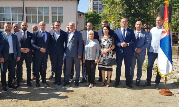 Serbët me Universitet në Mitrovicë, opozita jep ULTIMATUM: Kurti të shkarkojë urgjent ministrin që ishte në inagurim! Serbët me Universitet në Mitrovicë, opozita jep ULTIMATUM: Kurti të shkarkojë urgjent ministrin që ishte në inagurim!