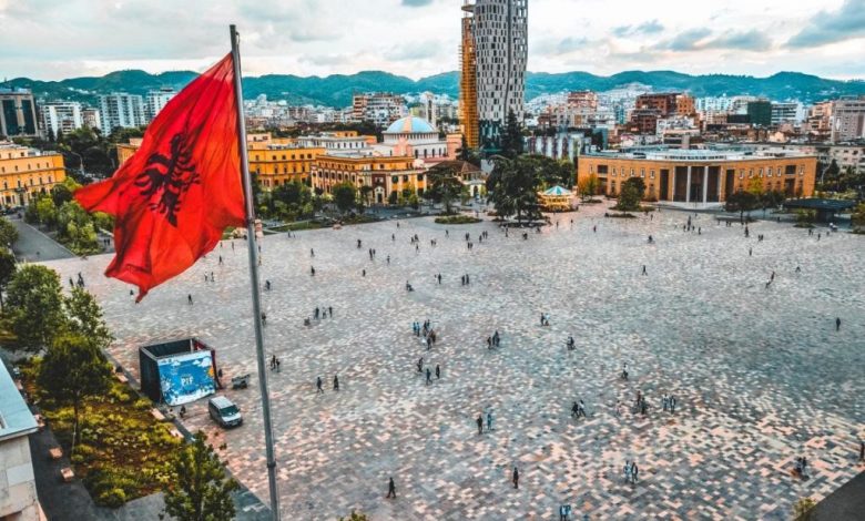 Shqipëria miraton vendimin: Me një aplikim të thjeshtë, shtetasit e Kosovës mund të marrin leje 5-vjeçare qëndrimi në Shqipëri Shqipëria miraton vendimin: Me një aplikim të thjeshtë, shtetasit e Kosovës mund të marrin leje 5-vjeçare qëndrimi në Shqipëri