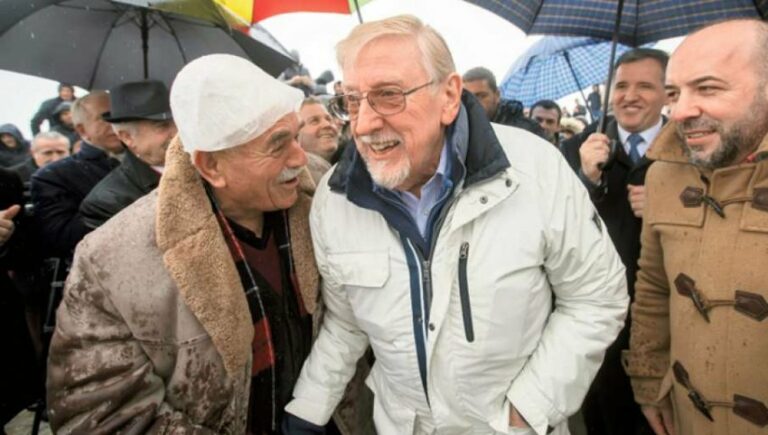 Kërkoi krijimin e Lëvizjes gjithë shqiptare/ Mediat serbe sulmojnë William Walker Kërkoi krijimin e Lëvizjes gjithë shqiptare/ Mediat serbe sulmojnë William Walker