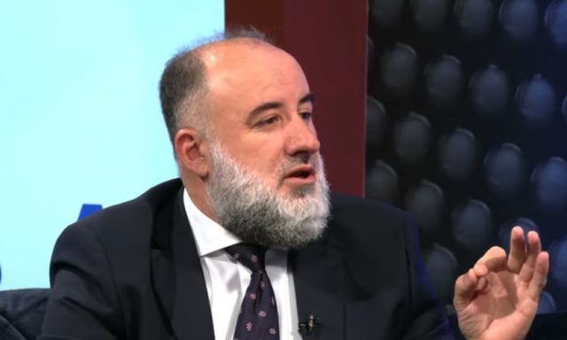 VIDEO/ Hoxha shqiptar jep recetën: Kryeni marrëdhënie me gratë tuaja se fitoni shumë sevape VIDEO/ Hoxha shqiptar jep recetën: Kryeni marrëdhënie me gratë tuaja se fitoni shumë sevape