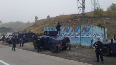 Kosova tërbon Serbinë, ndalon hyrjen e automjeteve me targa serbe, blindohet kufiri (VENDIMI)