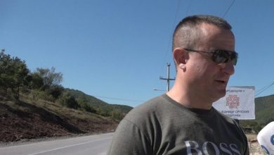 “Shqiptarët janë shokët e mi”! Serb “shuplakë” politikanëve: Kurti e Vuçiç të na lënë të jetojmë të qetë “Shqiptarët janë shokët e mi”! Serb “shuplakë” politikanëve: Kurti e Vuçiç të na lënë të jetojmë të qetë