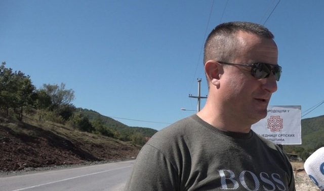 “Shqiptarët janë shokët e mi”! Serb “shuplakë” politikanëve: Kurti e Vuçiç të na lënë të jetojmë të qetë “Shqiptarët janë shokët e mi”! Serb “shuplakë” politikanëve: Kurti e Vuçiç të na lënë të jetojmë të qetë