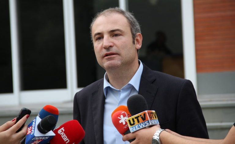 Ku dallon Aldo Bumçi nga një patronazhist?! Ku dallon Aldo Bumçi nga një patronazhist?!