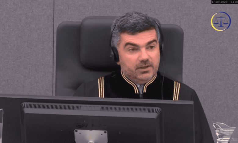 Gjyqi ndaj Thaçit dhe ish-drejtuesve të tjerëve, çfarë tha dëshmitari për hierarkinë e UÇK-së Gjyqi ndaj Thaçit dhe ish-drejtuesve të tjerëve, çfarë tha dëshmitari për hierarkinë e UÇK-së