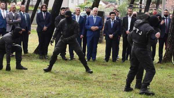 Abazoviç kërcënon të rrëzojë qeverinë në Mal të Zi: I kam thënë kryeministrit dhe kolegëve të mi disa herë, po e teprojnë Abazoviç kërcënon të rrëzojë qeverinë në Mal të Zi: I kam thënë kryeministrit dhe kolegëve të mi disa herë, po e teprojnë