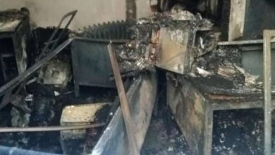Tensionet në Kosovë/ Serbët djegin zyrën e regjistrimit të mjeteve e shpërthejne makina, reagon ministri i Brendshëm: Akt që tregon skenarin e Beogradit Tensionet në Kosovë/ Serbët djegin zyrën e regjistrimit të mjeteve e shpërthejne makina, reagon ministri i Brendshëm: Akt që tregon skenarin e Beogradit