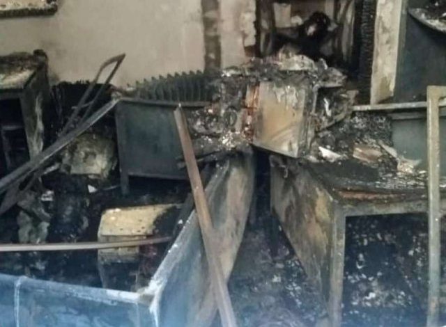 Tensionet në Kosovë/ Serbët djegin zyrën e regjistrimit të mjeteve e shpërthejne makina, reagon ministri i Brendshëm: Akt që tregon skenarin e Beogradit Tensionet në Kosovë/ Serbët djegin zyrën e regjistrimit të mjeteve e shpërthejne makina, reagon ministri i Brendshëm: Akt që tregon skenarin e Beogradit