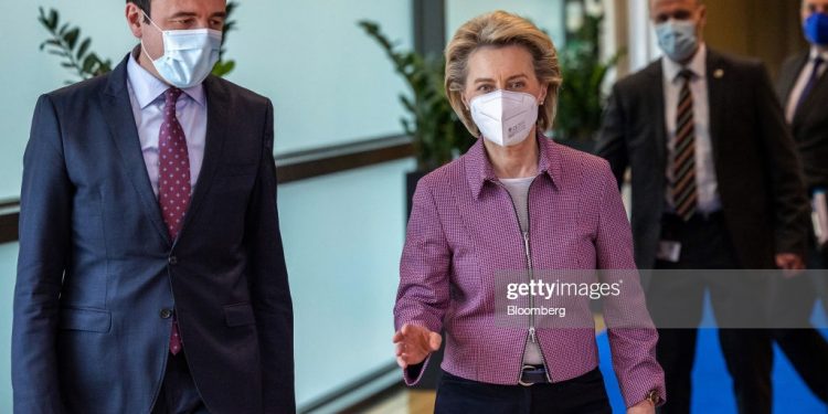 Kurti me von der Leyen: Serbia merr donacione nga BE-ja dhe militarizohet nga Rusia Kurti me von der Leyen: Serbia merr donacione nga BE-ja dhe militarizohet nga Rusia