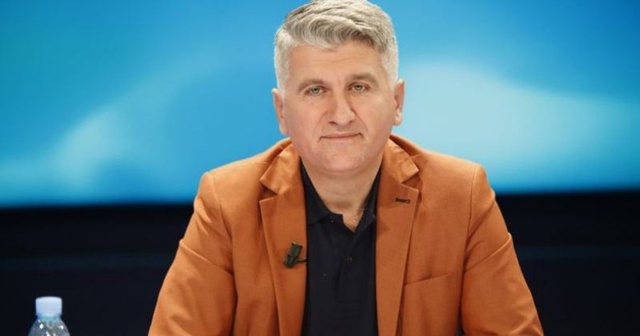 Ardhja e Babos dhe merzia e një dite me gropa Ardhja e Babos dhe merzia e një dite me gropa