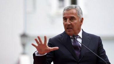 Milo Gjukanoviç shpërndan parlamentin në Mal të Zi Milo Gjukanoviç shpërndan parlamentin në Mal të Zi