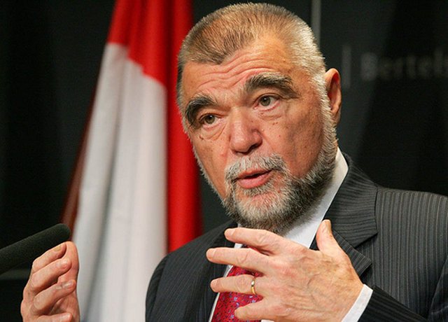 ‘Beogradi duhet ta kuptojë se s’mund ta pushtojë Kosovën me ushtrinë e saj”/ Ish-presidenti kroat: Serbia nuk e ka ulur kokën edhe pse… ‘Beogradi duhet ta kuptojë se s’mund ta pushtojë Kosovën me ushtrinë e saj”/ Ish-presidenti kroat: Serbia nuk e ka ulur kokën edhe pse…