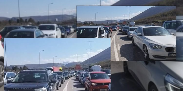 Masat e reja të Kurtit mërzisin shqiptarët/ Prej 5 ditësh, radha e makinave për t’u futur në Kosovë arrin në 12 kilometra! Masat e reja të Kurtit mërzisin shqiptarët/ Prej 5 ditësh, radha e makinave për t’u futur në Kosovë arrin në 12 kilometra!
