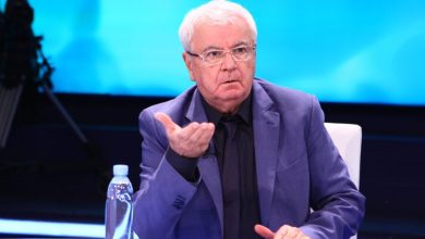 Marrëveshja pa firmë në Ohër, Ngjela: Vuçiç u soll si komedian, president qesharak Marrëveshja pa firmë në Ohër, Ngjela: Vuçiç u soll si komedian, president qesharak