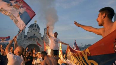 VIDEO/ “F*ck NATO”, Ekstremistët serbë protestojnë në Beograd “në mbështetje të vëllezërve në Kosovë”, thirrje raciste dhe anti-perëndimore VIDEO/ “F*ck NATO”, Ekstremistët serbë protestojnë në Beograd “në mbështetje të vëllezërve në Kosovë”, thirrje raciste dhe anti-perëndimore