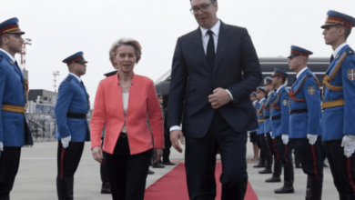Von der Layen ‘trondit’ Vuçiç: Serbia s’do të hyjë në BE pa zgjidhur çështjen me Kosovën Von der Layen ‘trondit’ Vuçiç: Serbia s’do të hyjë në BE pa zgjidhur çështjen me Kosovën