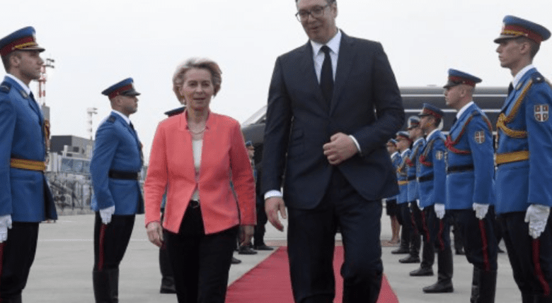 Von der Layen ‘trondit’ Vuçiç: Serbia s’do të hyjë në BE pa zgjidhur çështjen me Kosovën Von der Layen ‘trondit’ Vuçiç: Serbia s’do të hyjë në BE pa zgjidhur çështjen me Kosovën
