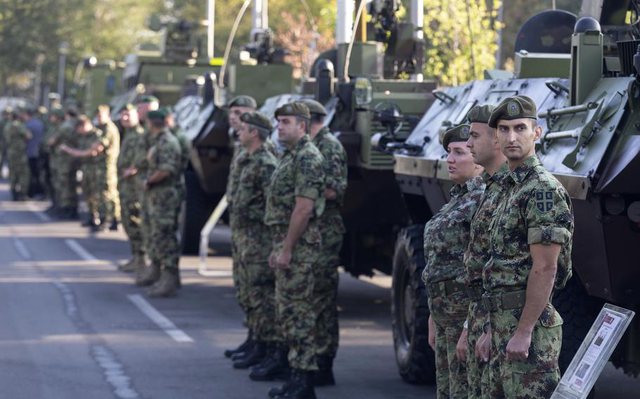 Rritet tensioni në Kosovë, Serbia paralajmëron: Do të dërgojmë 1 mijë trupa në veri Rritet tensioni në Kosovë, Serbia paralajmëron: Do të dërgojmë 1 mijë trupa në veri