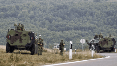 Zbuten gjakrat? Ushtria serbe tërhiqet nga afërsia e kufirit me Kosovën dhe kthehet në Rashkë Zbuten gjakrat? Ushtria serbe tërhiqet nga afërsia e kufirit me Kosovën dhe kthehet në Rashkë