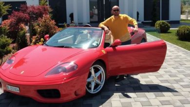 “Kam makinë modeste, Ferrari”! Zyrtari shqiptar habit të ftuarit në studio: 70 mijë euro, si të gjithë (Foto) “Kam makinë modeste, Ferrari”! Zyrtari shqiptar habit të ftuarit në studio: 70 mijë euro, si të gjithë (Foto)