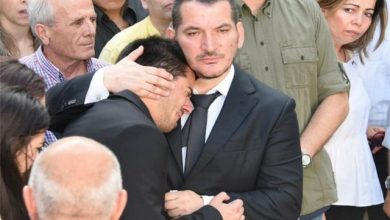 Pirro Dhima në Himarë për të varrosur nënën e tij! Përsëri në zi, 3 vjet pas vdekjes së të shoqes Pirro Dhima në Himarë për të varrosur nënën e tij! Përsëri në zi, 3 vjet pas vdekjes së të shoqes