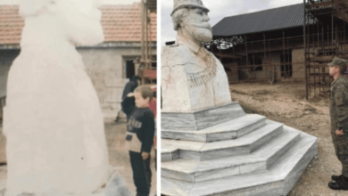 U betua që 3-vjeç para bustit të Adem Jasharit, sot ai kthehet si ushtar i FSK-së U betua që 3-vjeç para bustit të Adem Jasharit, sot ai kthehet si ushtar i FSK-së