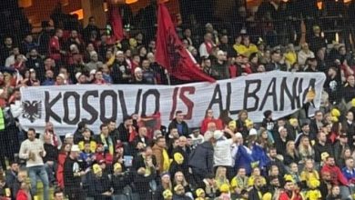 Mediat serbe “tërbohen” nga banderola e tifozëve në ndeshjen Suedi-Kosovë: Në sy të Europës…! Mediat serbe “tërbohen” nga banderola e tifozëve në ndeshjen Suedi-Kosovë: Në sy të Europës…!