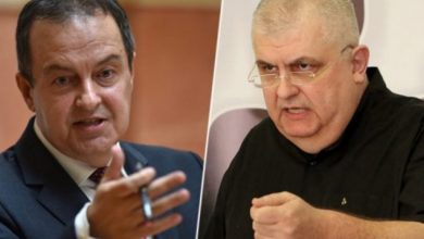 Politikani serb përplaset me Daçiç: Kosova është e pavarur, ti duhesh arrestuar Politikani serb përplaset me Daçiç: Kosova është e pavarur, ti duhesh arrestuar