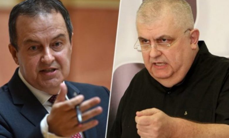 Politikani serb përplaset me Daçiç: Kosova është e pavarur, ti duhesh arrestuar Politikani serb përplaset me Daçiç: Kosova është e pavarur, ti duhesh arrestuar