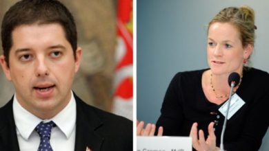 “Dashnore” të Albin Kurtit! Eurodeputetja i mbyll gojën zyrtarit serb: “Ditë e mjegullt” në vrasjen e Ivanoviç, apo jo? “Dashnore” të Albin Kurtit! Eurodeputetja i mbyll gojën zyrtarit serb: “Ditë e mjegullt” në vrasjen e Ivanoviç, apo jo?