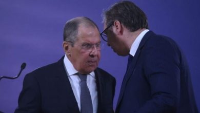 Lavrov në Beograd: Pranojmë çdo zgjidhje me Kosovën që i përshtatet Serbisë, hedh poshtë akuzat se… Lavrov në Beograd: Pranojmë çdo zgjidhje me Kosovën që i përshtatet Serbisë, hedh poshtë akuzat se…