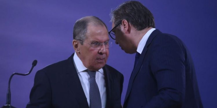 Lavrov në Beograd: Pranojmë çdo zgjidhje me Kosovën që i përshtatet Serbisë, hedh poshtë akuzat se… Lavrov në Beograd: Pranojmë çdo zgjidhje me Kosovën që i përshtatet Serbisë, hedh poshtë akuzat se…