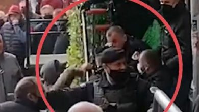 VIDEO- Plas keq në Mitrovicën e Veriut/ Momenti kur sulmohen efektivët e Njësisë Speciale dhe futen në farmaci VIDEO- Plas keq në Mitrovicën e Veriut/ Momenti kur sulmohen efektivët e Njësisë Speciale dhe futen në farmaci