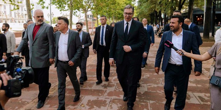 Paralajmërimi i fortë: “Shqipëria e Madhe” përballë “Botës Serbe”, “dera e ferrit” dhe Biden Paralajmërimi i fortë: “Shqipëria e Madhe” përballë “Botës Serbe”, “dera e ferrit” dhe Biden