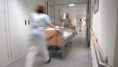 Helmohen 40 nxënës në Lipjan/ Autoritetet nisin hetimet, merren mostrat e ujit në dy shkolla Helmohen 40 nxënës në Lipjan/ Autoritetet nisin hetimet, merren mostrat e ujit në dy shkolla