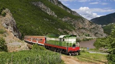 Dikur mjet kryesor transport, sot “e braktisur”/ Rilindja e hekurudhave shqiptare, trenat funksionalë në 2025 me 125 km në orë Dikur mjet kryesor transport, sot “e braktisur”/ Rilindja e hekurudhave shqiptare, trenat funksionalë në 2025 me 125 km në orë