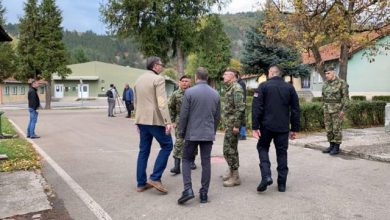 “Mbani shqiptarët, ose ndryshe merremi ne…”/ Kërcënon Vuçiç: Nëse NATO nuk mbron serbët në Kosovë, do e bëjë ushtria jonë “Mbani shqiptarët, ose ndryshe merremi ne…”/ Kërcënon Vuçiç: Nëse NATO nuk mbron serbët në Kosovë, do e bëjë ushtria jonë