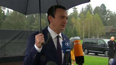Kurti zbulon detaje nga takimi me Vuçiçin, i ndërmjetësuar nga Merkel dhe Macron Kurti zbulon detaje nga takimi me Vuçiçin, i ndërmjetësuar nga Merkel dhe Macron