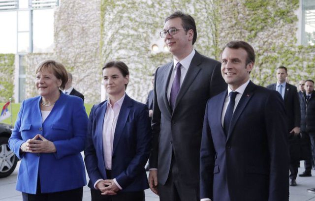 Paralajmëron Vuçiç: Çfarë porosie kanë Merkel dhe Macron për Albin Kurtin dhe presidentin serb?