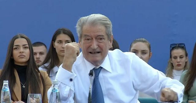 “Nuk e lejoj të japë dorëheqjen, por…”/ Berisha sfidon Bashën: Po të ishte burrë, vinte dhe debatonte me mua