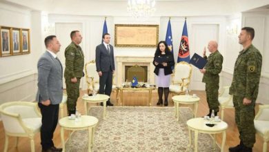 Osmani ia beson trupat e ushtrisë së Kosovës, nipit të Adem Jasharit Osmani ia beson trupat e ushtrisë së Kosovës, nipit të Adem Jasharit