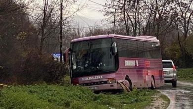 Vrasja e trefishtë në Deçan, policia ofron 20 mijë euro për kapjen e autorit Vrasja e trefishtë në Deçan, policia ofron 20 mijë euro për kapjen e autorit
