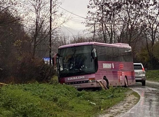 Vrasja e trefishtë në Deçan, policia ofron 20 mijë euro për kapjen e autorit Vrasja e trefishtë në Deçan, policia ofron 20 mijë euro për kapjen e autorit