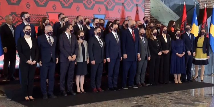 Pensionet Shqipëri-Kosovë, Hado: Mblidhen vitet e punës në dy vendet, hyn në fuqi së shpejti Pensionet Shqipëri-Kosovë, Hado: Mblidhen vitet e punës në dy vendet, hyn në fuqi së shpejti