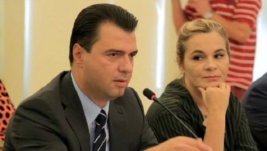 “Të shohë hallet që e kanë zënë brenda shtëpisë së tij”! LSI sulmon Bashën: Mos shit interesat e shqiptarëve