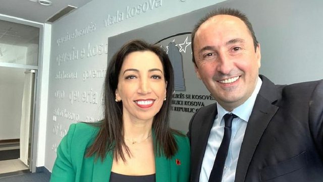 “Kam qenë në shkollë me Evis Kushin”, Ministri i Kosovës nuk e fsheh lumturinë “Kam qenë në shkollë me Evis Kushin”, Ministri i Kosovës nuk e fsheh lumturinë