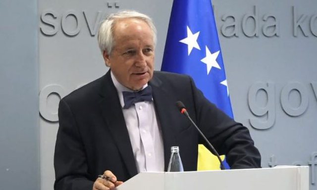 Albin Kurti emëron ministër ish-këshilltarin shqiptaro-amerikan të Hashim Thaçit Albin Kurti emëron ministër ish-këshilltarin shqiptaro-amerikan të Hashim Thaçit